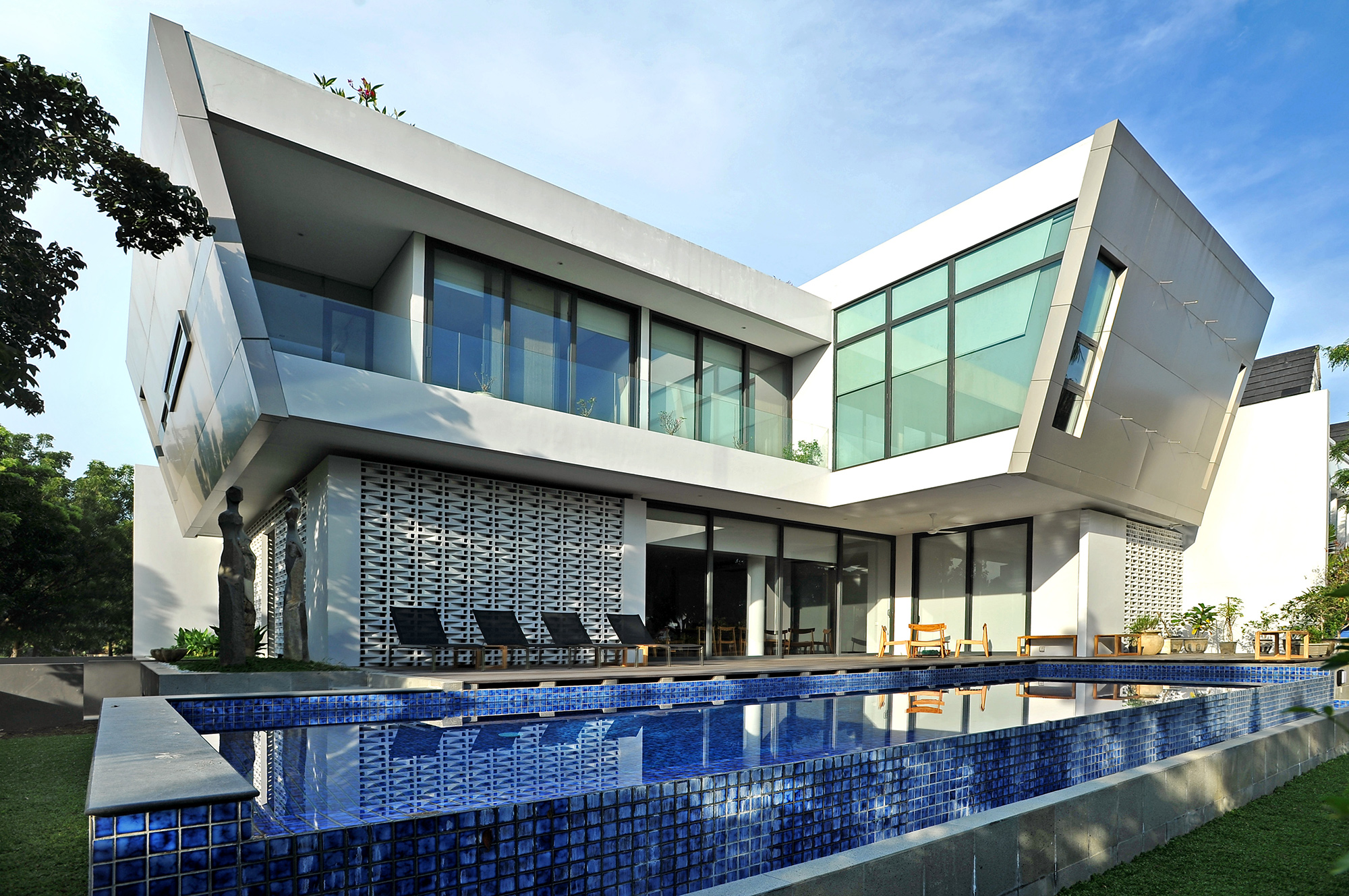 Graha Blok O Architecture Photography Surabaya - Chendra Cahyadi photography took the interior photography of Graha Family residence at Blok O Surabaya. The residence is designed by Ivan Priatman.