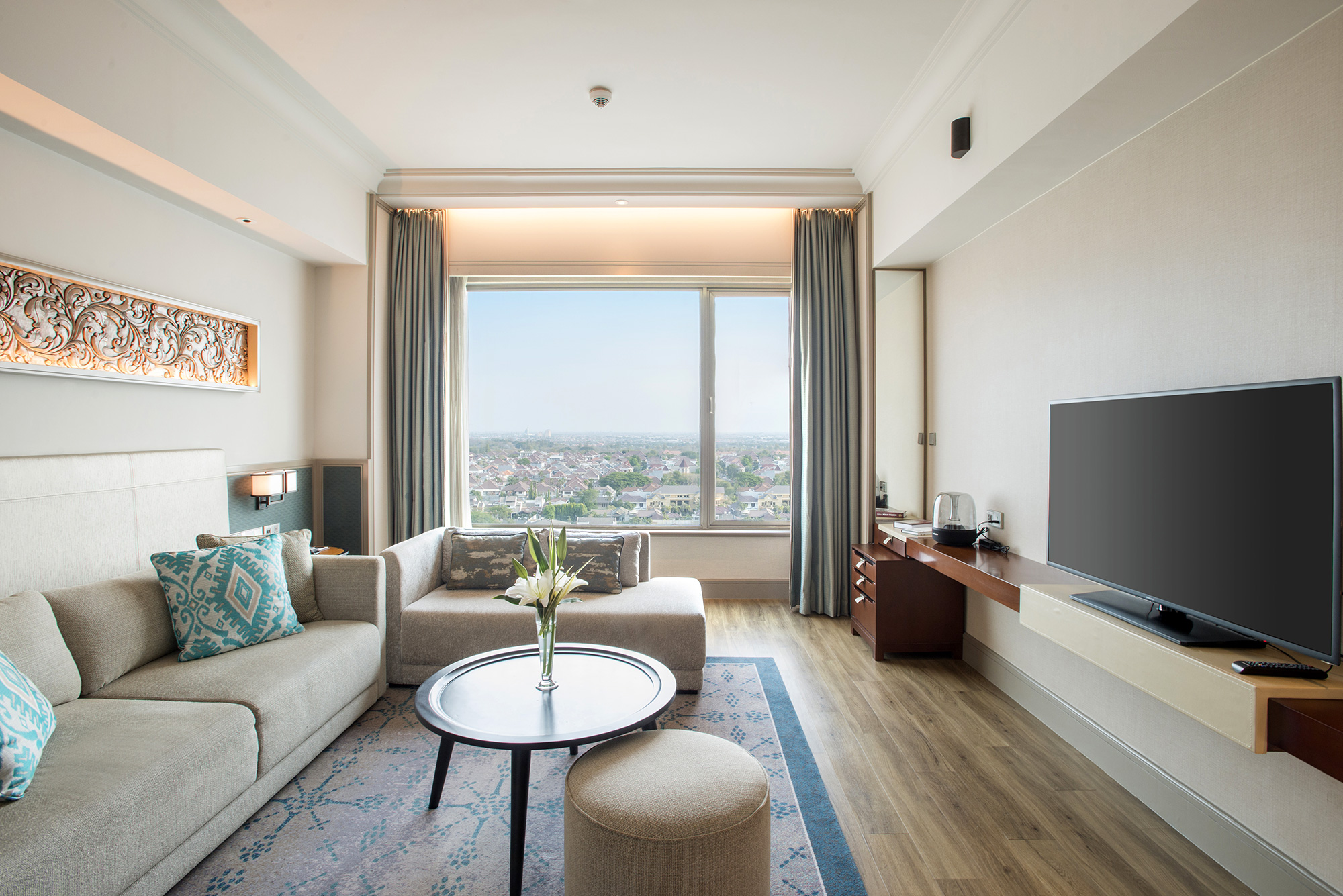 Shangri-la Hotel Surabaya Jakarta Room Interior Photography - Chendra Cahyadi photography took the interior photography of Shangri-la Hotel at Jakarta & Surabaya. 