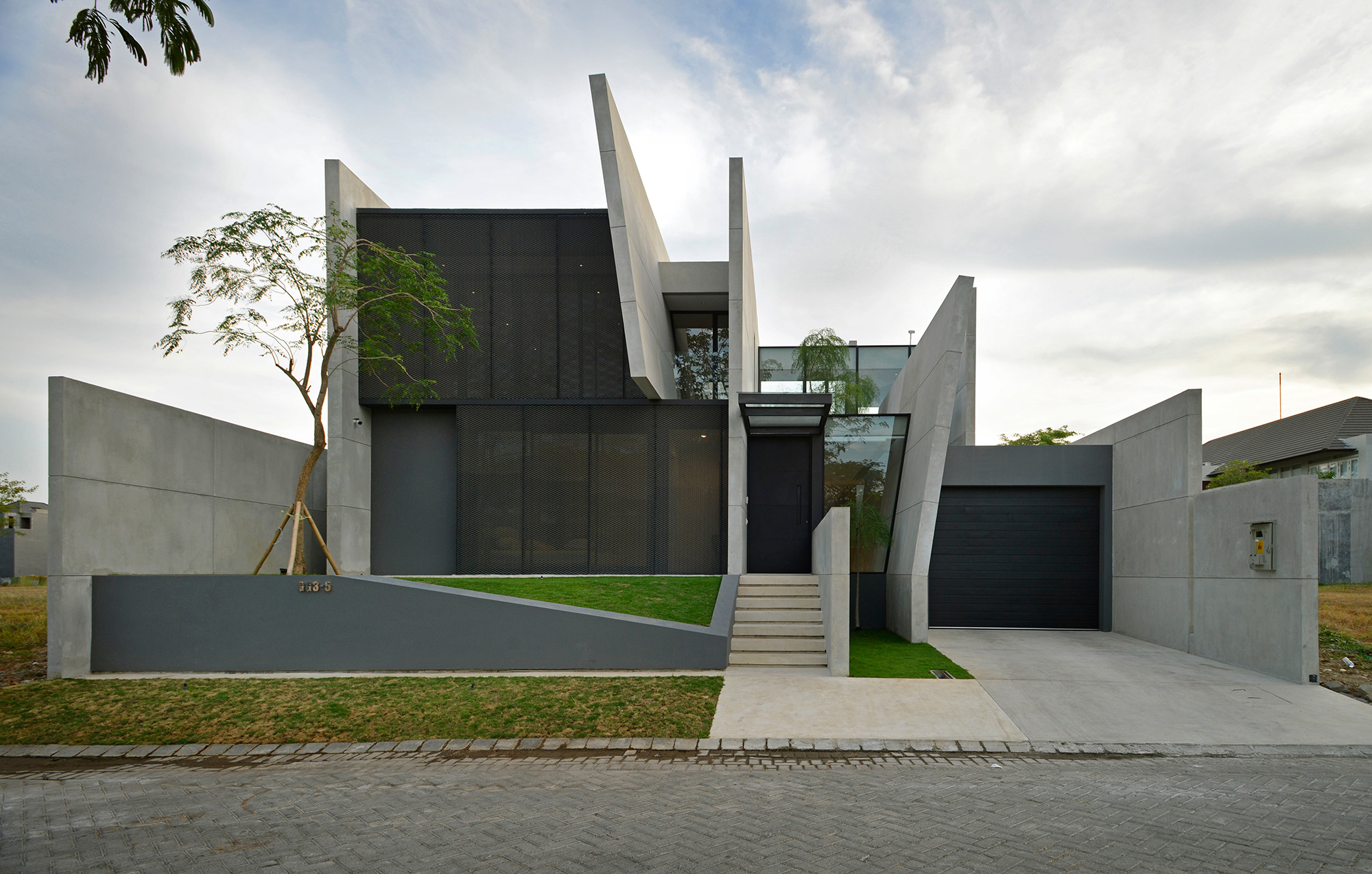 Residence At Sommerset Surabaya Architecture Interior photography - Chendra Cahyadi photography took the Architecture Interior photography of Residence At Sommerset Surabaya.